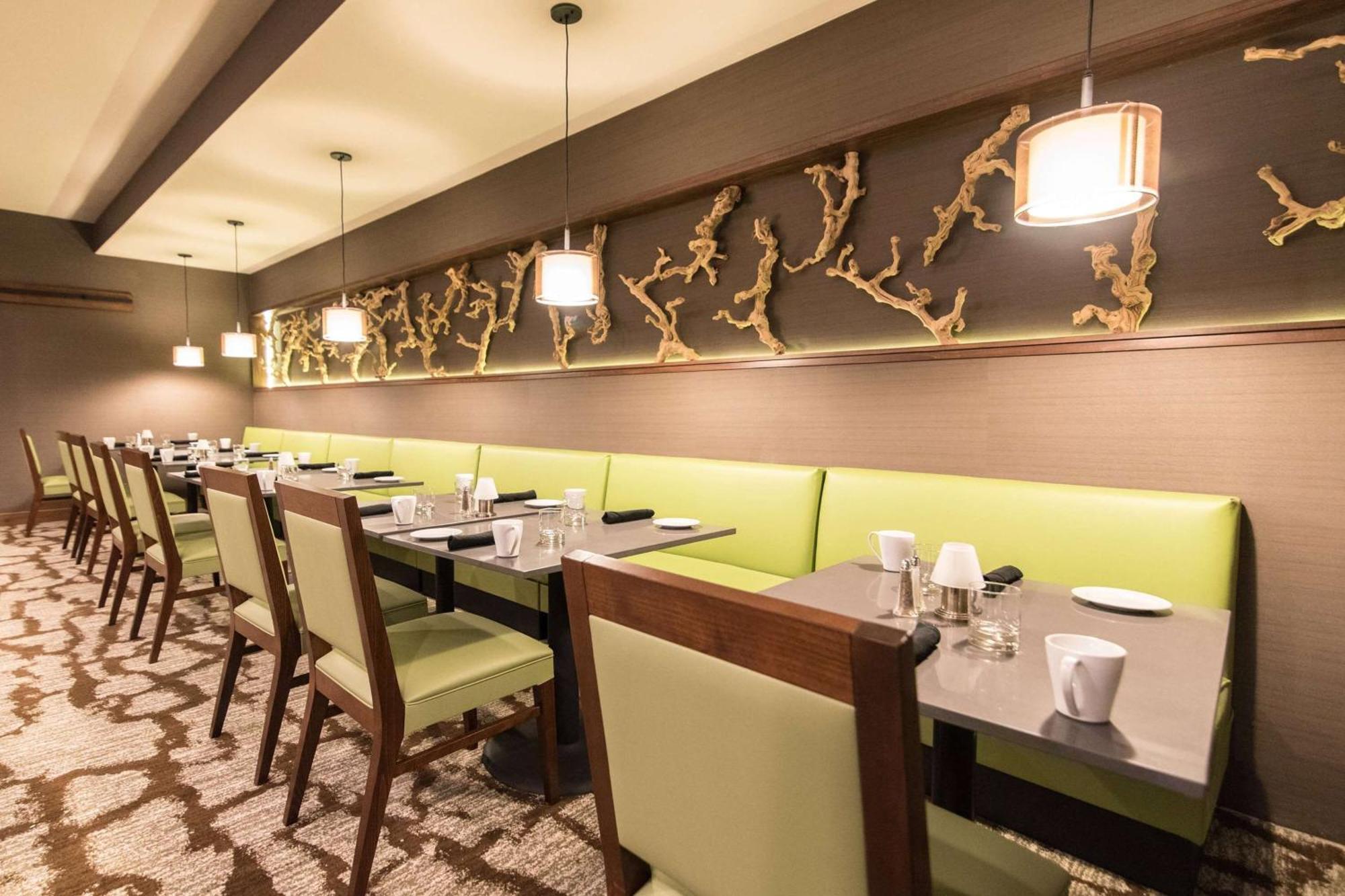 Wyndham Garden Westlake Extérieur photo